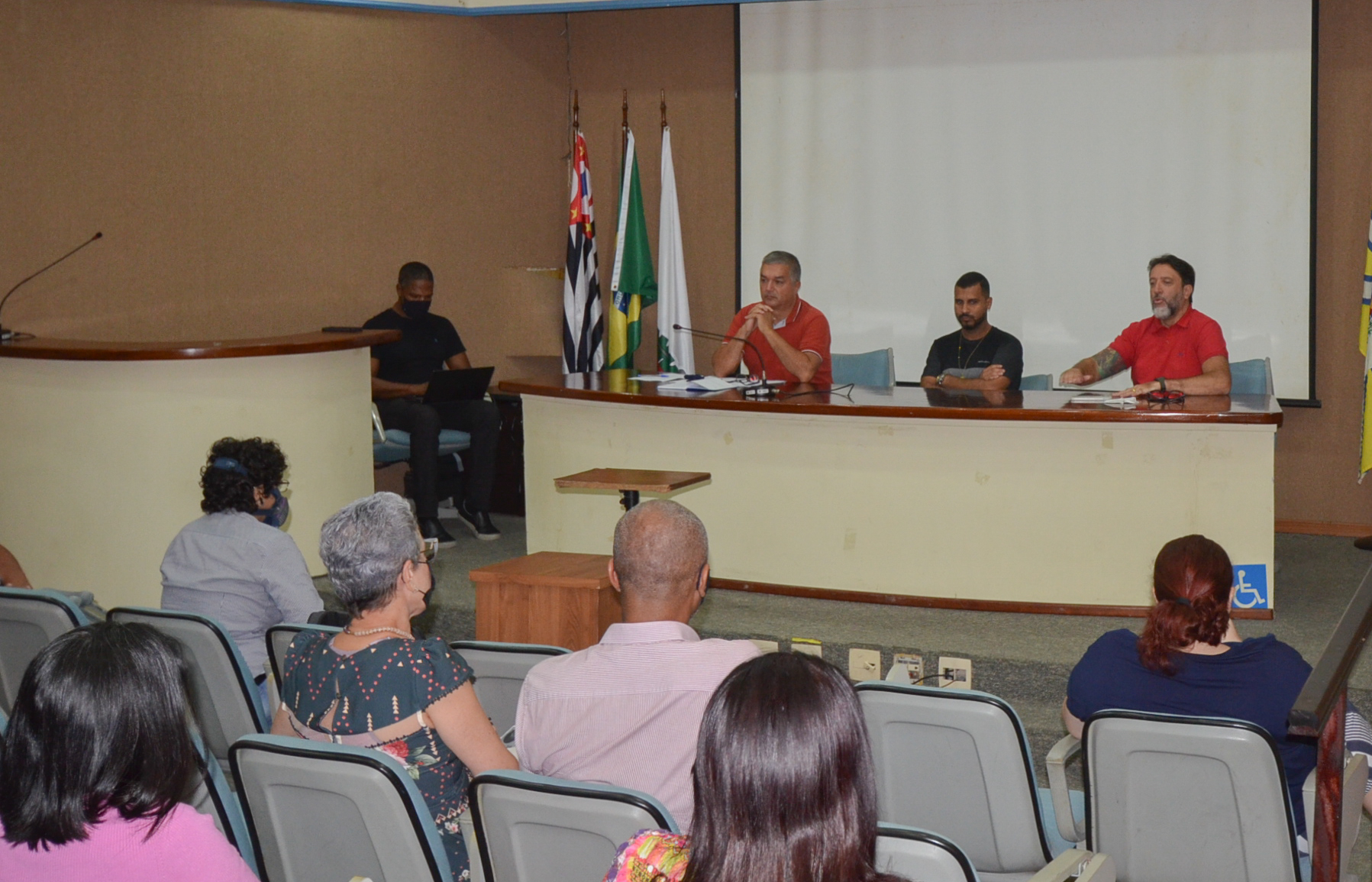Comissão discute as dificuldades dos alunos com deficiência em Cubatão