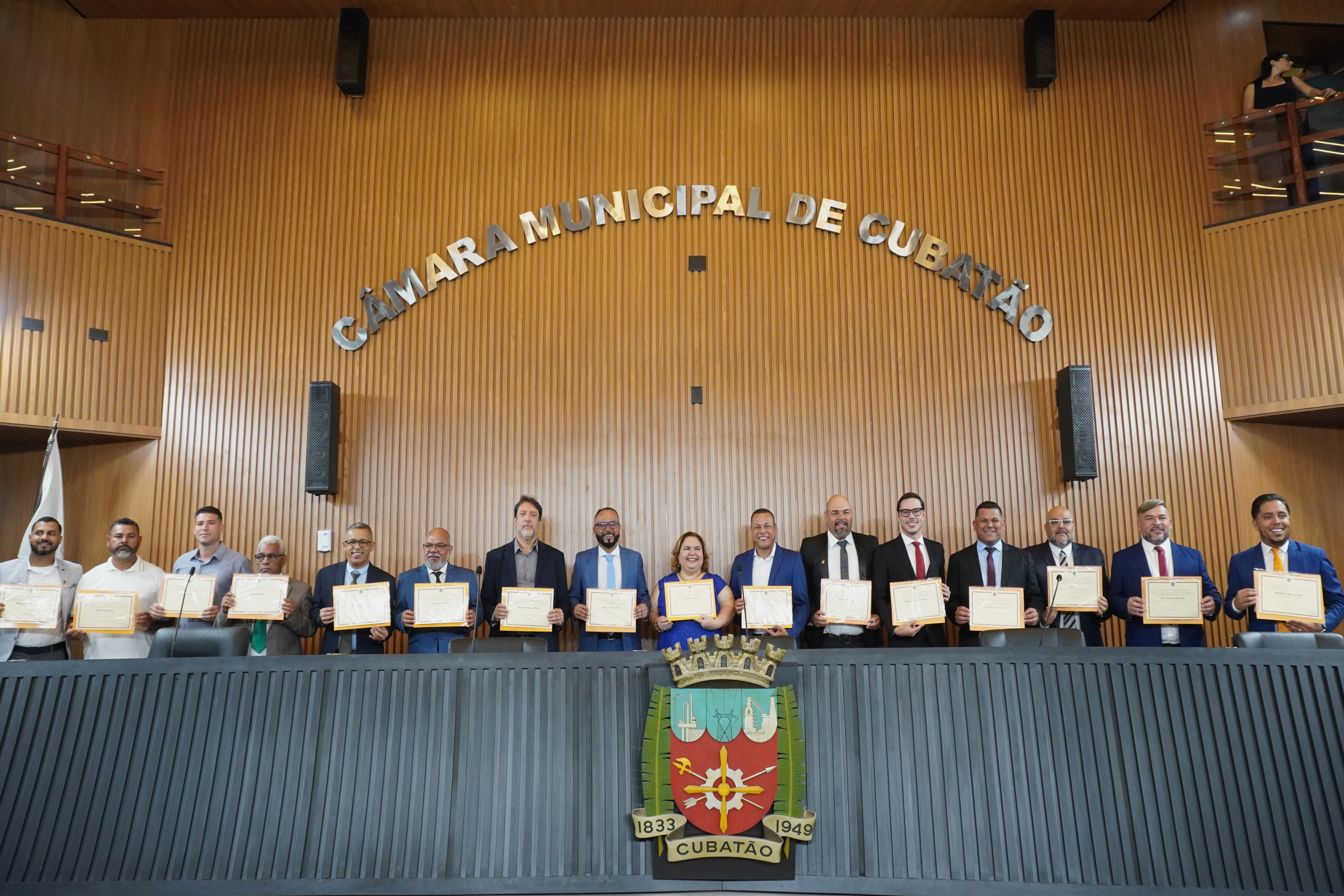 Vereadores eleitos para legislatura 2025-2028 são diplomados na Câmara  